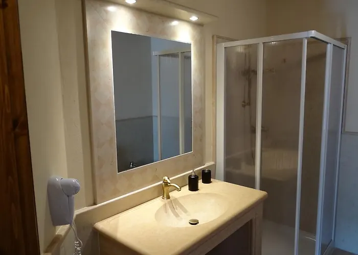 Le Della Bice בית הארחה נגראר